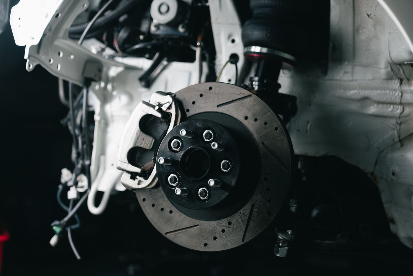Brake disc and pad set for passenger vehicles